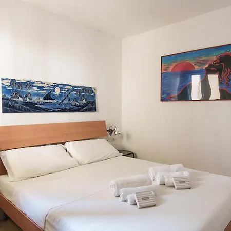 Welcomely - Petali Di Rosa - A Due Passi Dalla *