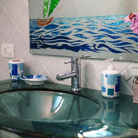 Welcomely - Petali Di Rosa - A Due Passi Dalla *