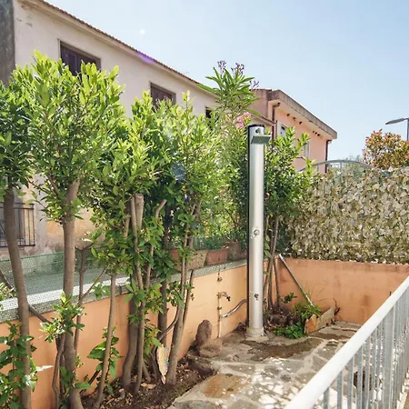 Welcomely - Petali Di Rosa - A Due Passi Dalla