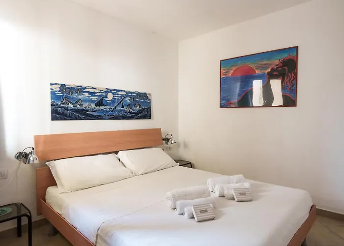 Welcomely - Petali Di Rosa - A Due Passi Dalla *